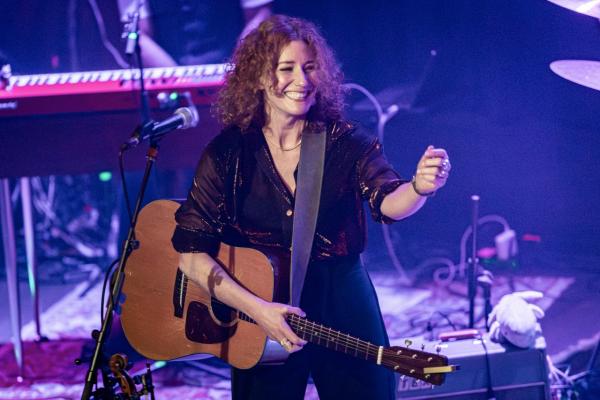 KATHLEEN EDWARDS Troubadour 04 Large